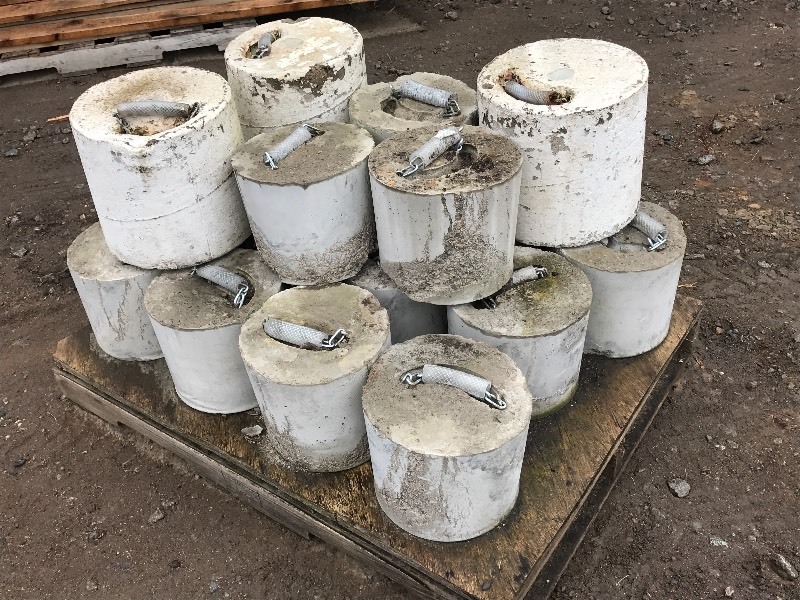 lot 9 image: (18) Commercial Concrete WeightsFootings