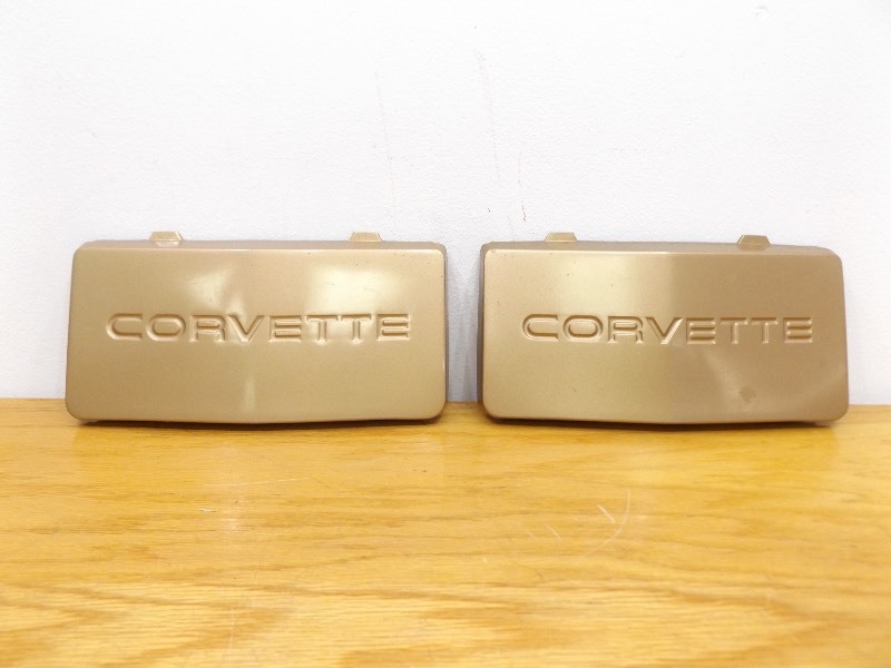 lot 7 image: 2 - C4 1984-1990 Corvette License Plate Covers