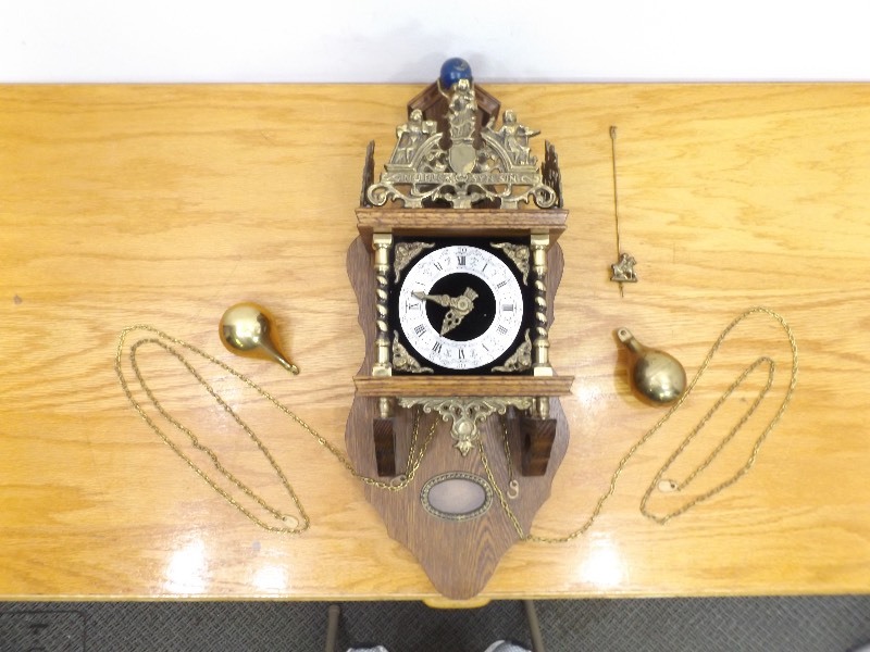 lot 20 image: Vintage WORKING Dutch Zaanse Wuba Warmink Nutwood Wall Clock