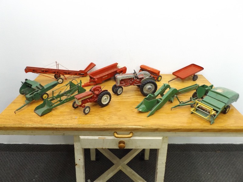 lot 49 image: Large Lot of Vintage Die Cast and Tin John Deere, International Harvester, etc. Scaled Toys