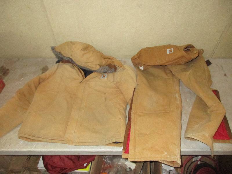 Carhartt medium jacket w hood and overalls