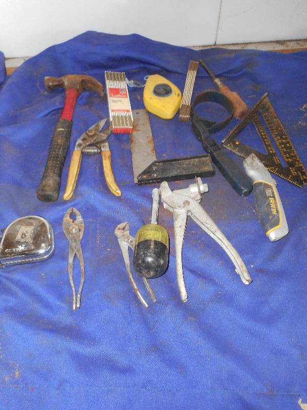 lot 17 image: HAND TOOLS
