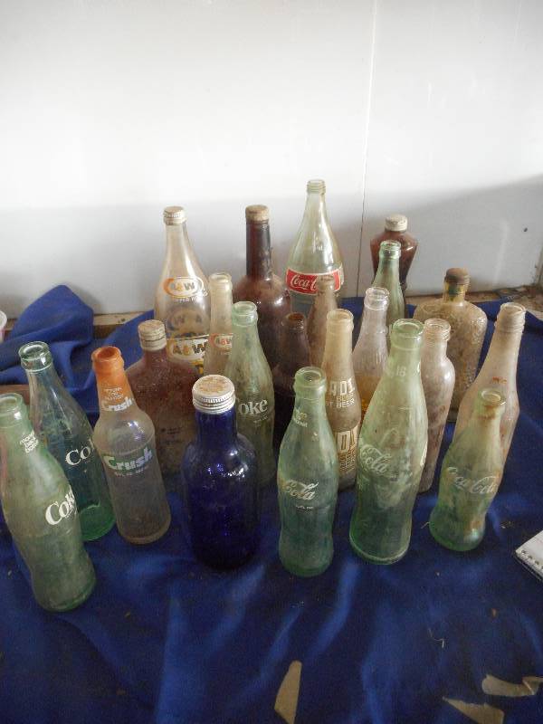 lot 22 image: VINTAGE BOTTLES