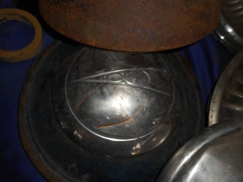 lot 30 image: VINTAGE HUBS CAPS