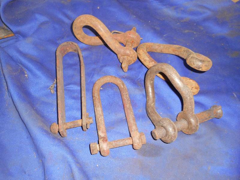 lot 34 image: STEEL CLEVISES