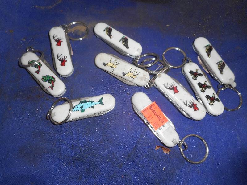 lot 42 image: MINI POCKET KNIVES