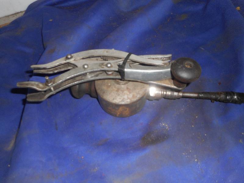 lot 44 image: ANTIQUE VALVE GRINDER