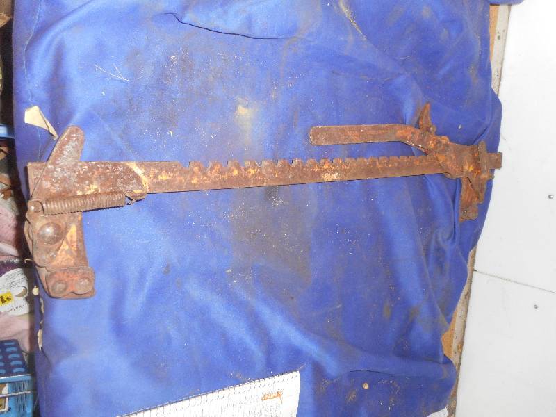 lot 45 image: ANTIQUE WIRE STRETCHER