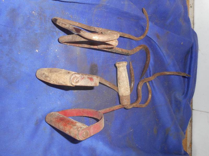 lot 47 image: 5 VINTAGE BALE HOOKS