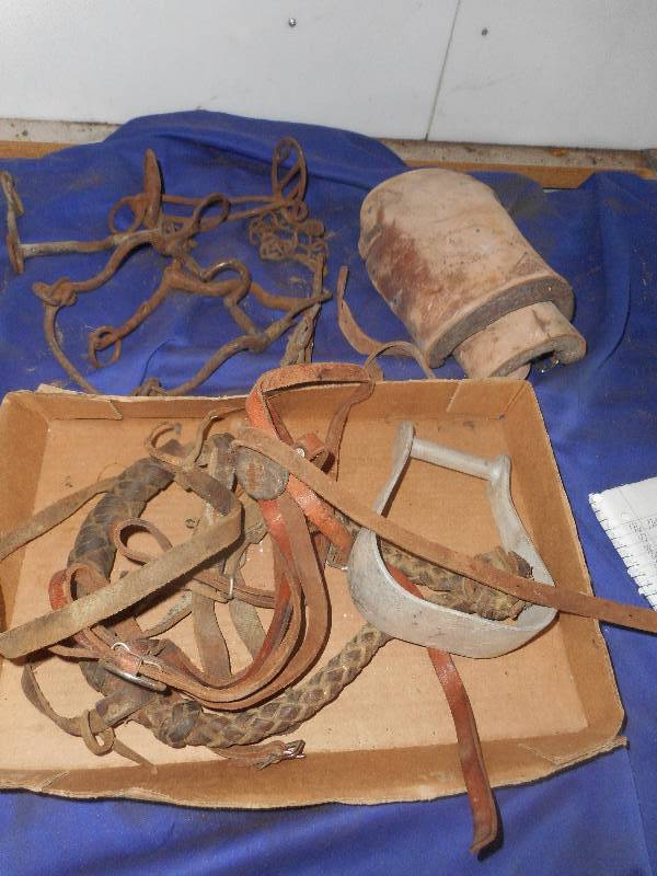 lot 64 image: VINTAGE HORSE TACK PARTS