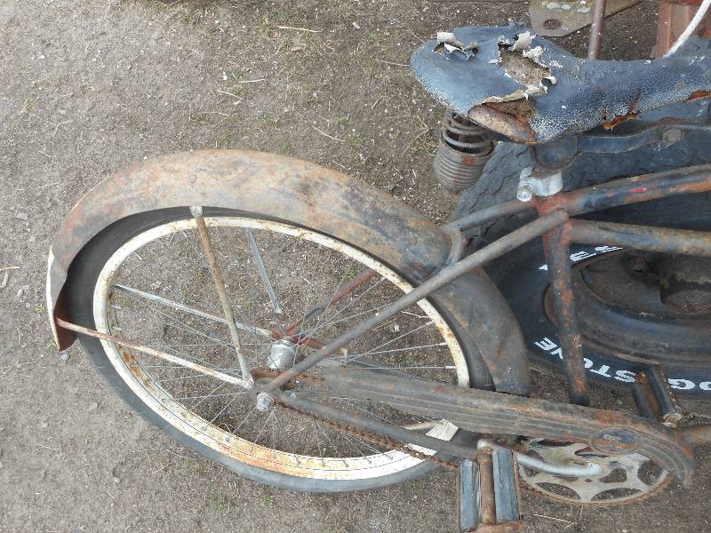 lot 67 image: ANTIQUE BICYCLE