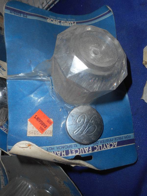 lot 73 image: 20 ACRYLIC FAUCET HANDLES