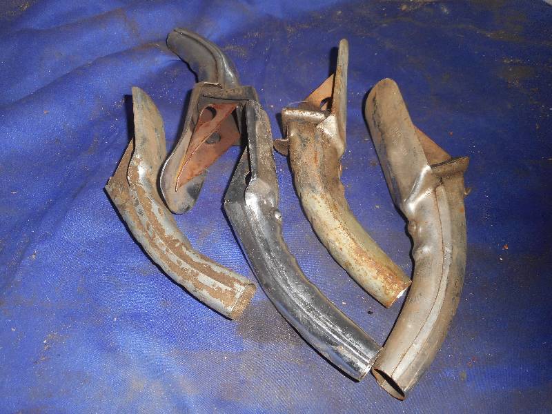 lot 76 image: 5 VINTAGE OIL SPOUTS