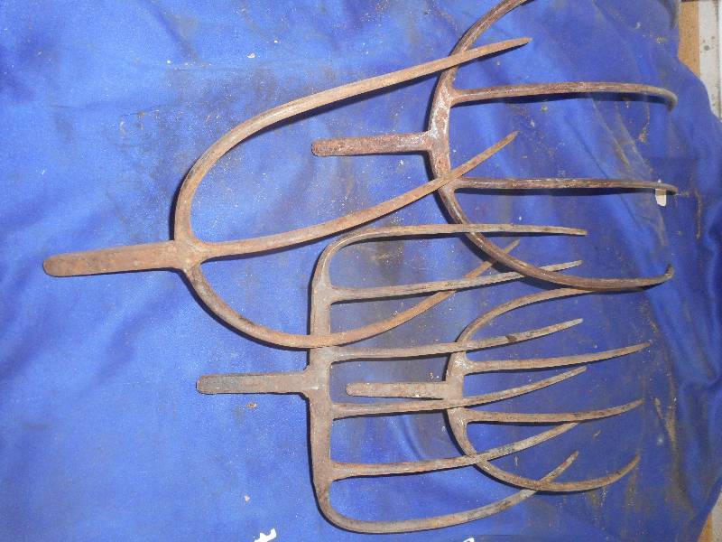 lot 84 image: 4 FORK ENDS