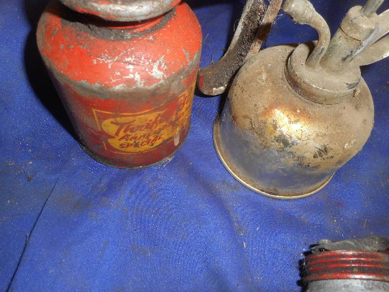 lot 88 image: VINTAGE OIL CANS