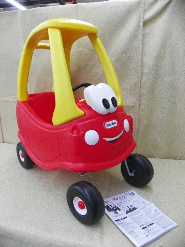 lot 293 image: LITTLE TIKES COZY COUPE, MSRP $57.99