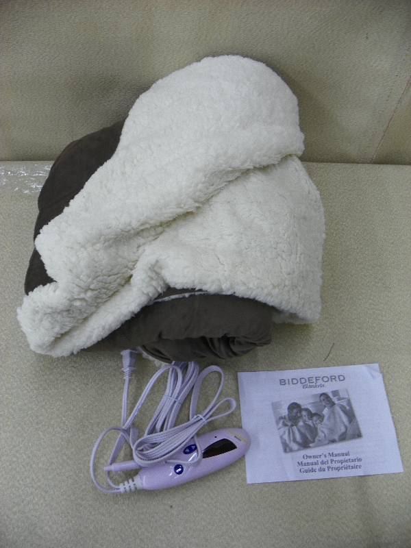 lot 295 image: MLD Elec MicrominkSherpa Throw Chocolate, MSRP $79.99