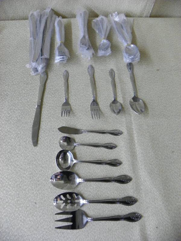 lot 564 image: alcove Rose 66pc Mono Flatware