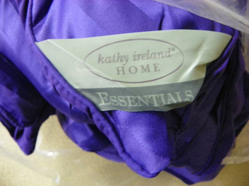 lot 567 image: Kathy Ireland-Microfiber Sherpa Blue King