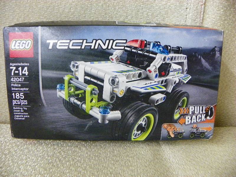 lot 578 image: LEGO Technic Police Intercept, MSRP $23.99