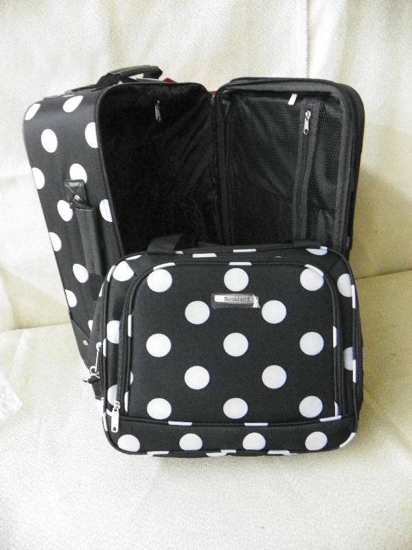 lot 585 image: ROCKLAND 2PC CARRY ON LUGGAGE SET