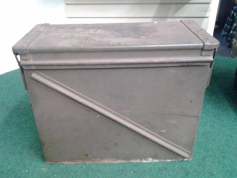 lot 2 image: Large 20 MM Ammo Box (18x14x8)