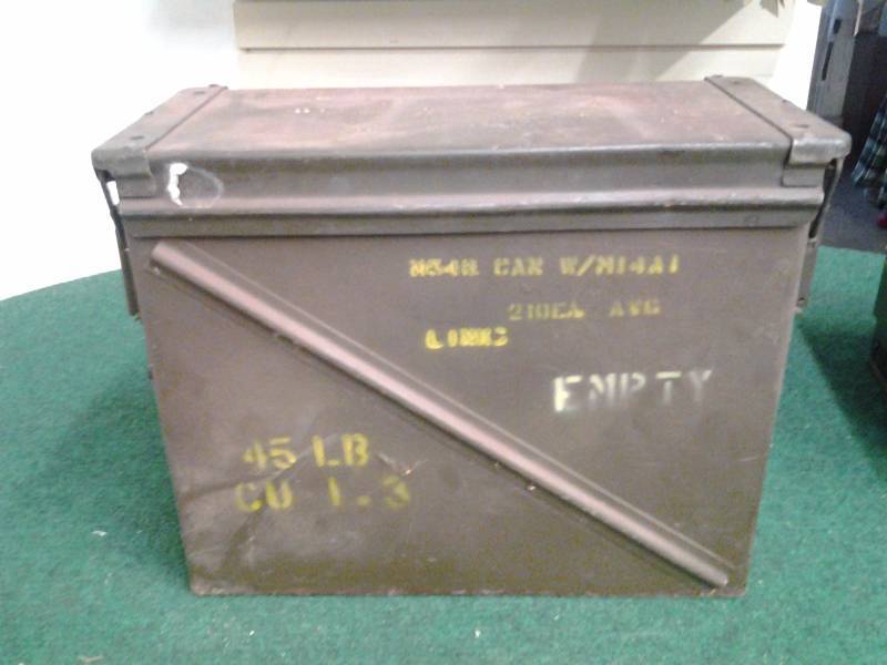 lot 4 image: Large 20 MM Ammo Box (18x14x8)