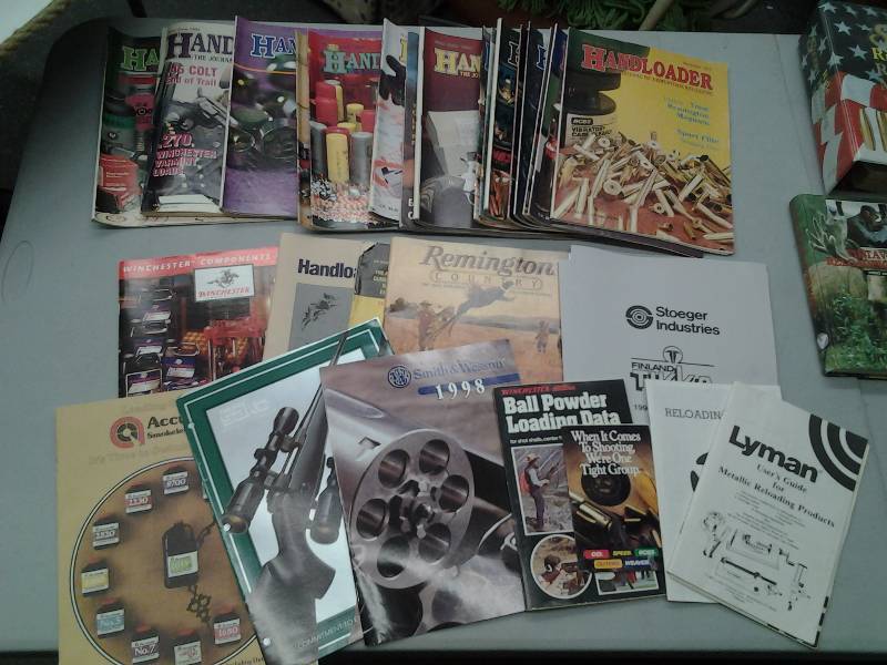 lot 15 image: Vintage Hand Loader Magazines, Related Manuals & Price Guides