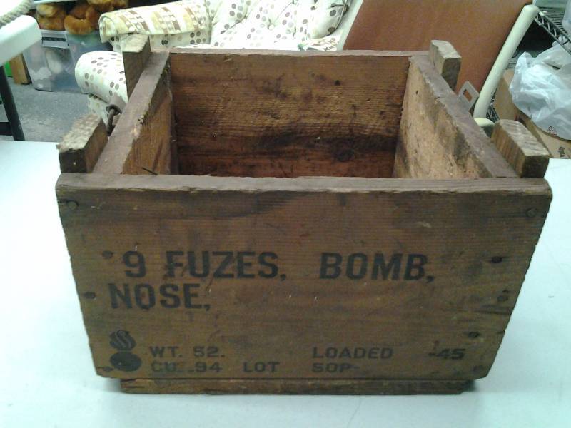 lot 17 image: Vintage Wood Crate For 9 Fuse Bomb Nose 13 12x12x9