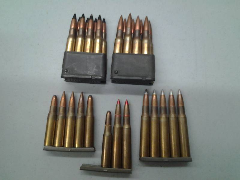 lot 31 image: Lot Of Assorted Bullets (Some Black Heads), With Vintage Clips (30-06)