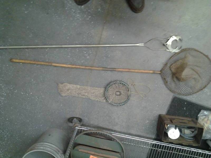 lot 58 image: Vintage Floating Fish Basket, Fish Grabber, Old Landing Net