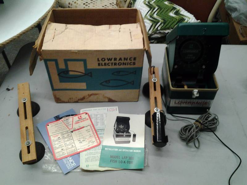 lot 59 image: Lowrance Fish Finder Fish-Lo-K-Tor #FP-300 With Transducer & Transducer Holders