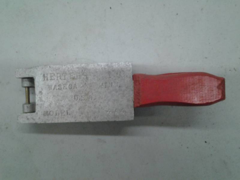 lot 70 image: Herters Model 4A4 Lead Sinker Mold