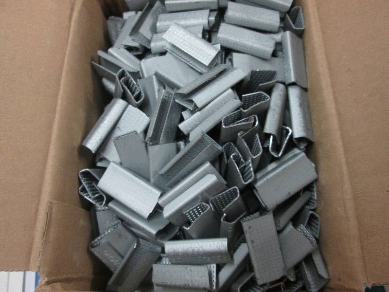 lot 86 image: Box of 1000 12 inch Strapping Clam...