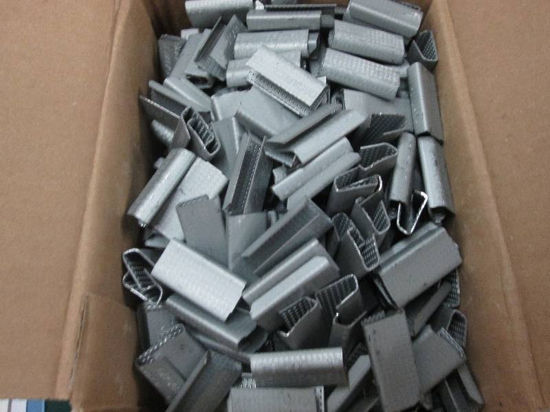 lot 87 image: Box of 1000 12 inch Strapping Clam...
