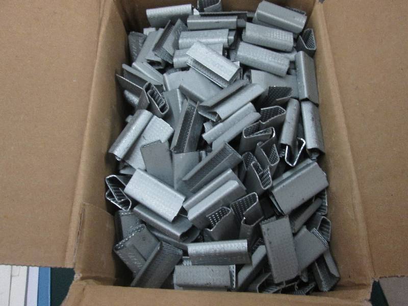lot 88 image: Box of 1000 12 inch Strapping Clam...