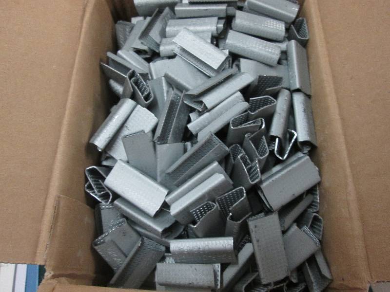 lot 89 image: Box of 1000 12 inch Strapping Clam...