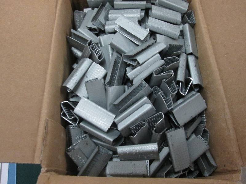 lot 90 image: Box of 1000 12 inch Strapping Clam...