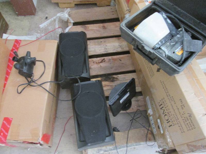 lot 171 image: Pair of Speakers, Ipod Speaker, Pow...