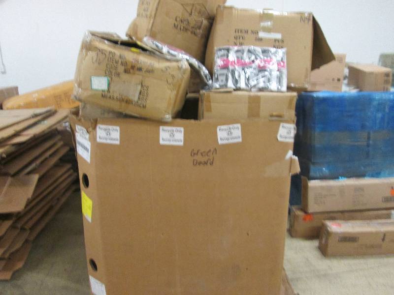 lot 338 image: Pallet of Cell Phone Accessories...