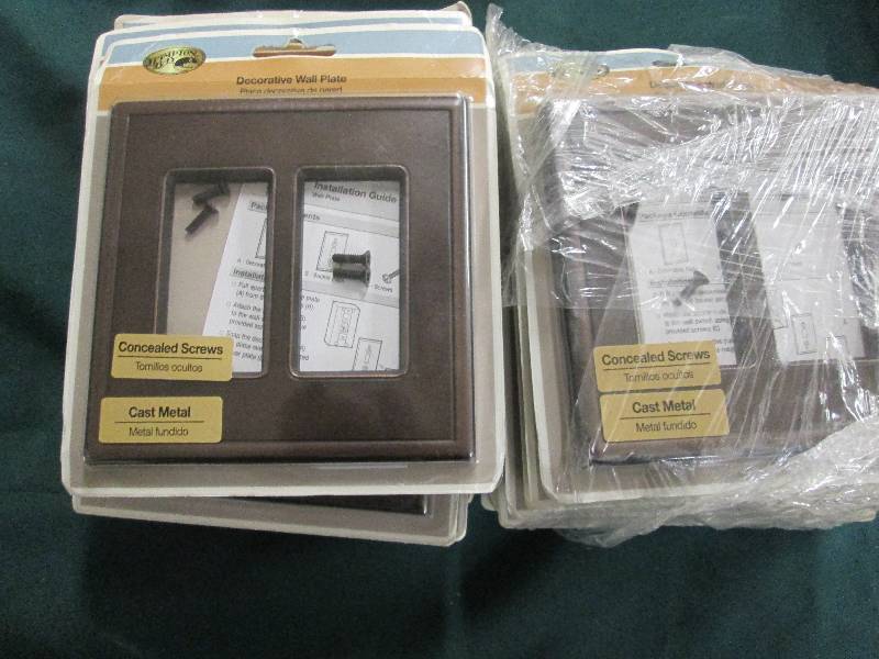lot 339 image: Lot of 24 Hampton Bay 2 GFCI Screwl...