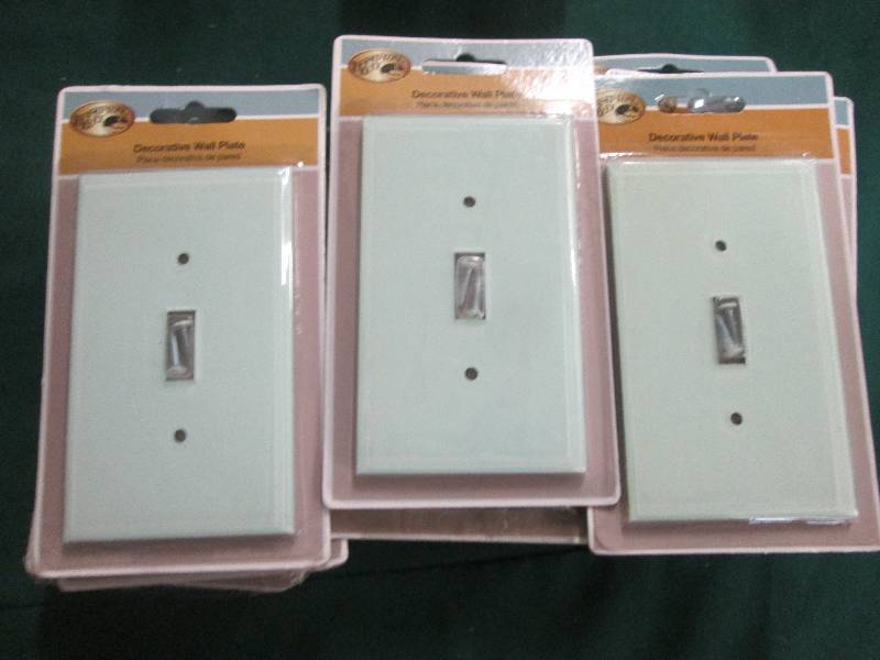 lot 346 image: Lot of 24 Hampton Bay Acrylic Glass...