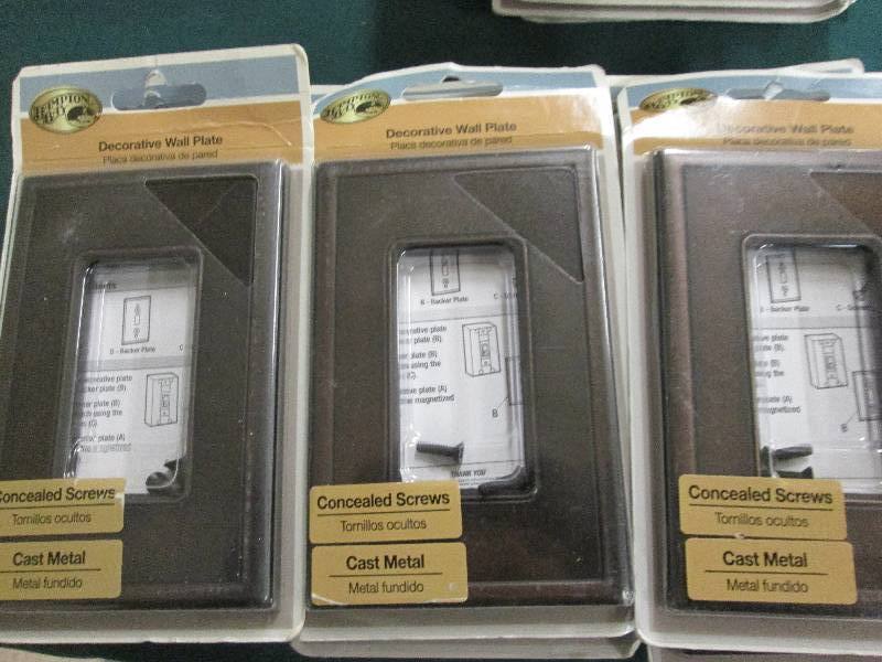 lot 350 image: Lot of 24 Hampton Bay 1 GFCI Screwl...