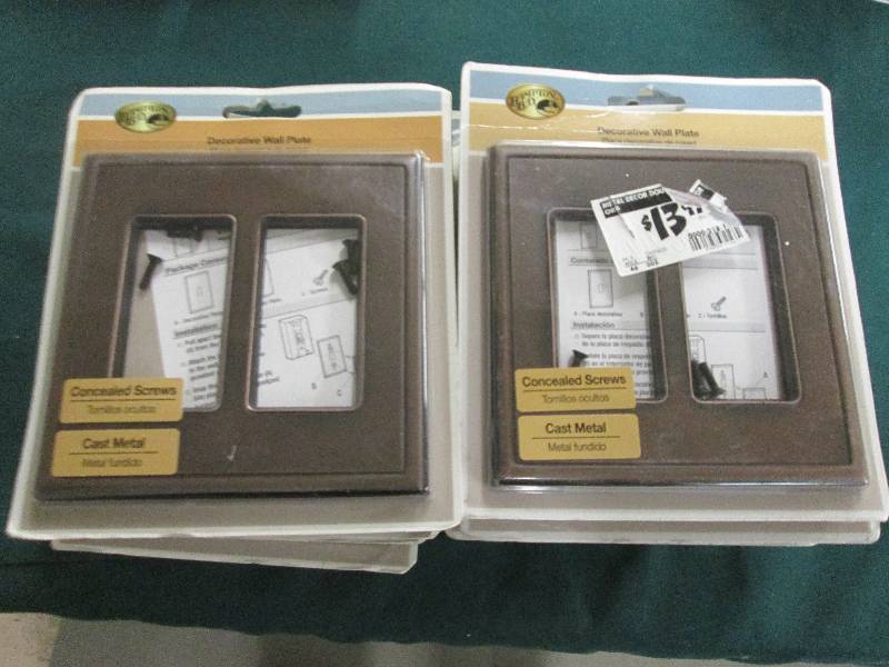 lot 351 image: Lot of 24 Hampton Bay 2 GFCI Screwl...