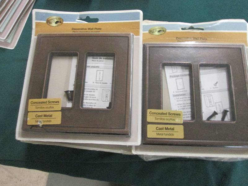 lot 353 image: Lot of 24 Hampton Bay 2 GFCI Screwl...