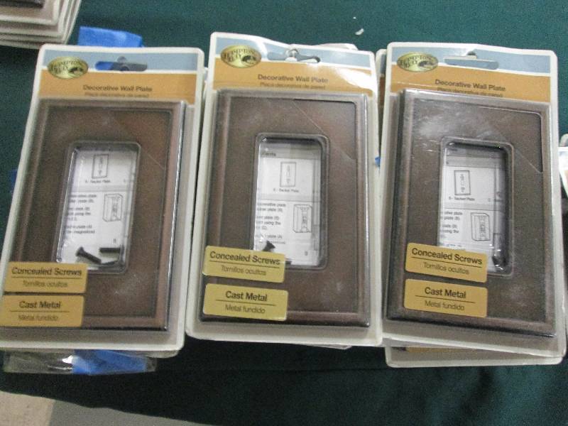 lot 357 image: Lot of 24 Hampton Bay 1 GFCI Screwl...
