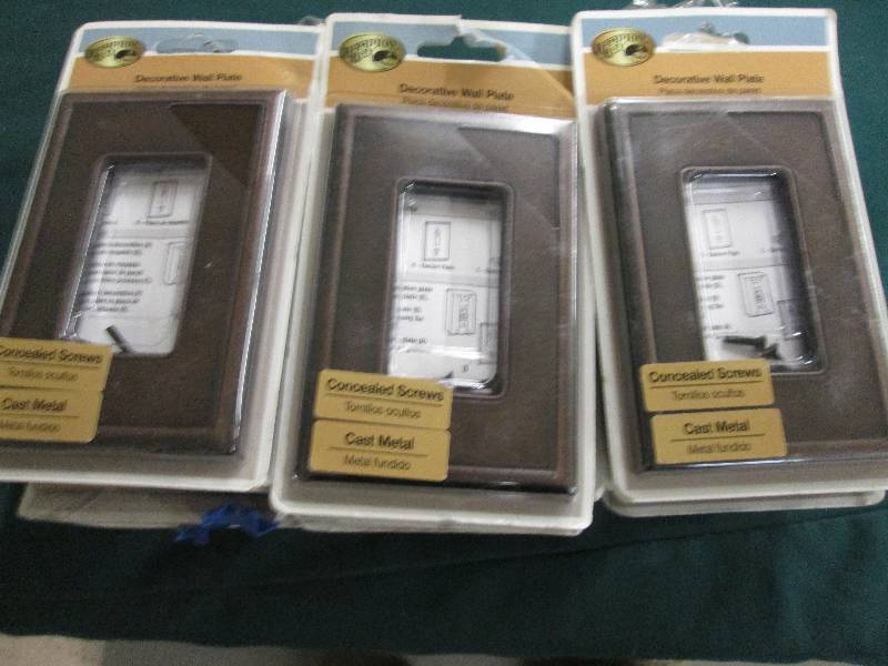 lot 363 image: Lot of 24 Hampton Bay 1 GFCI Screwl...