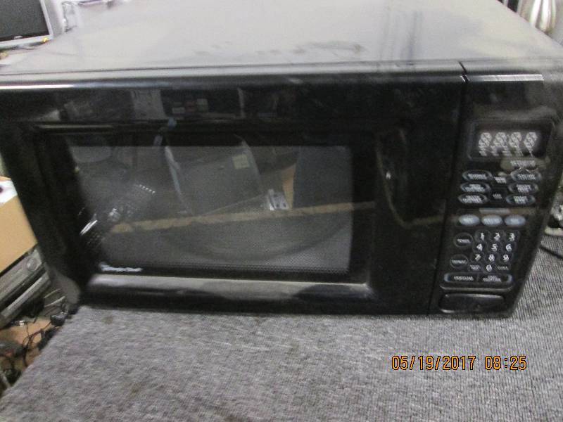 lot 42 image: magic chef microwave oven tested an...