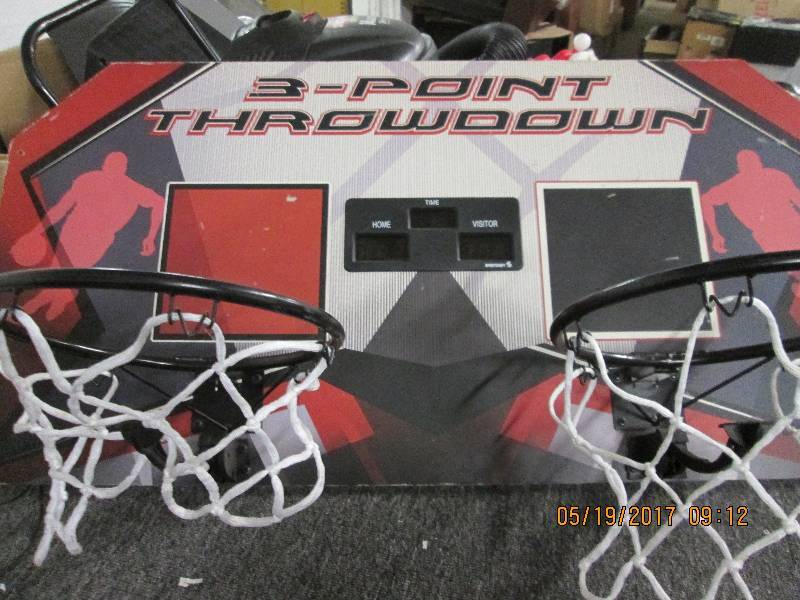 lot 46 image: 3 point throwdown untested ...