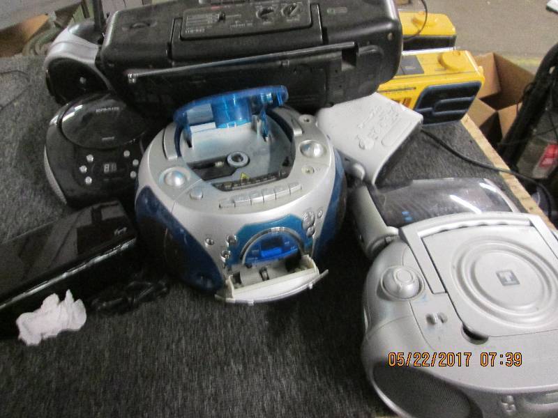 lot 56 image: lot of portable radios untested...